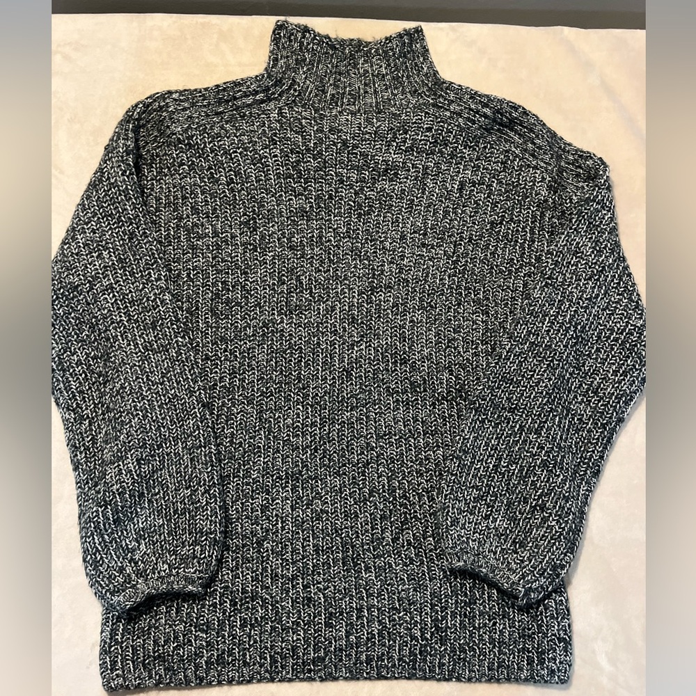 Prologue‎ Sweater.
